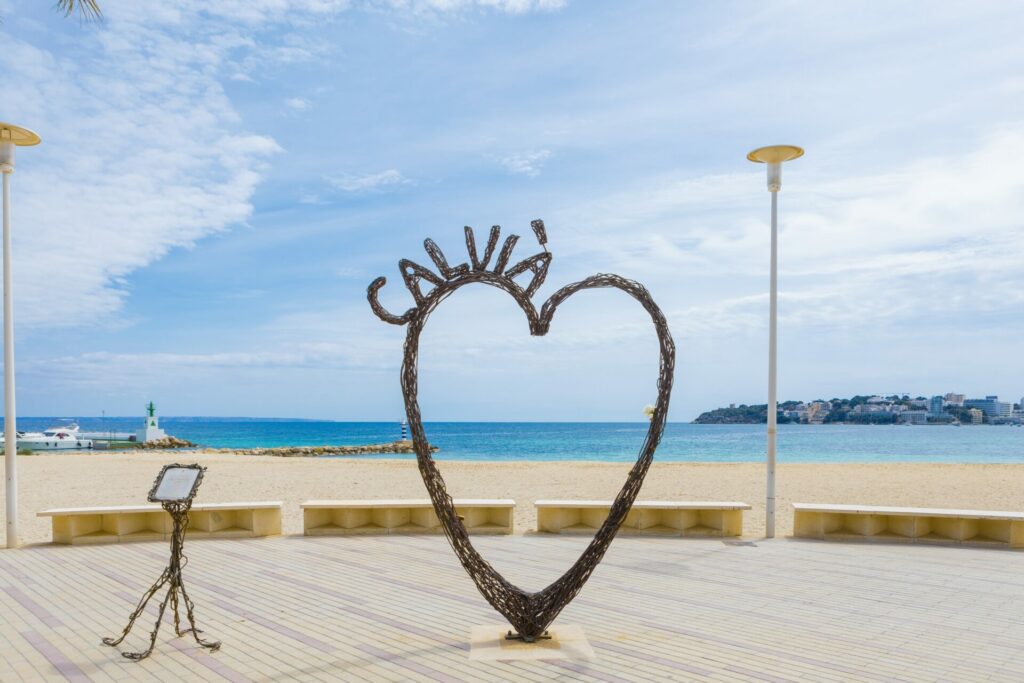 Calvià Skulptur am Strand