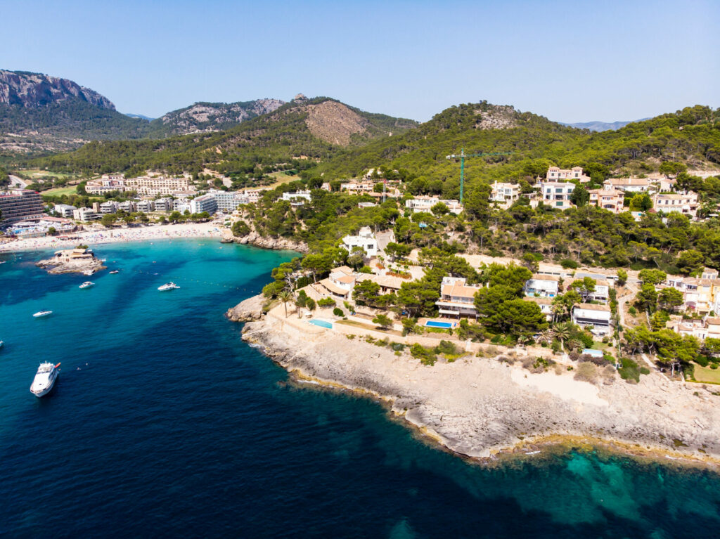 Luftaufnahme der Bucht von Camp de Mar