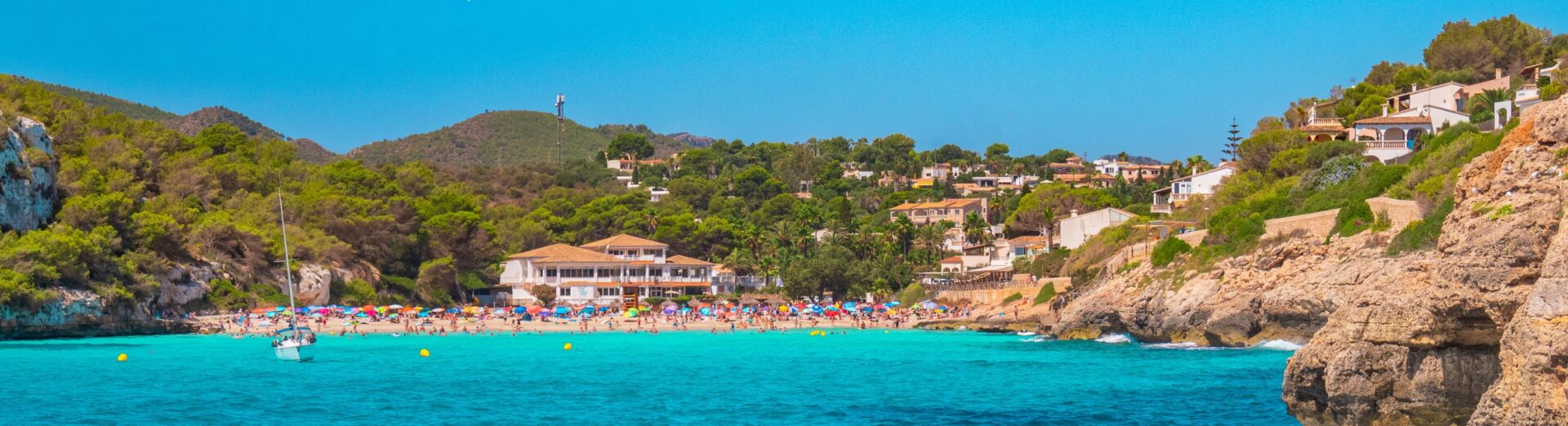 Küstenstreifen von Manacor mit türkisblauen Wasser