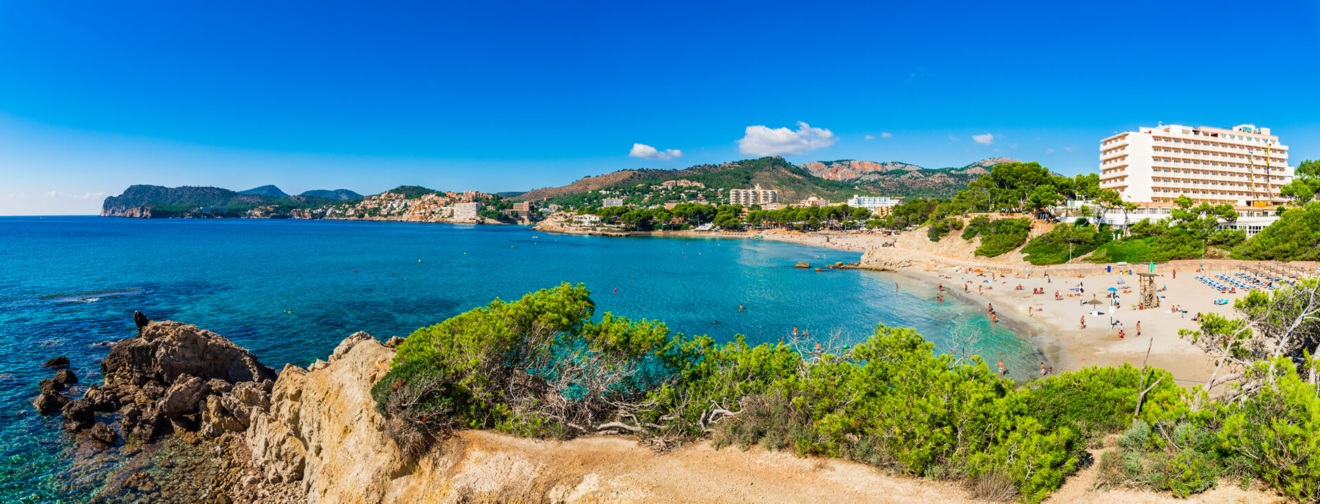 Panoramablick auf die Küste von Spanien Mallorca Peguera Strände Platja de la Romana und de Tora